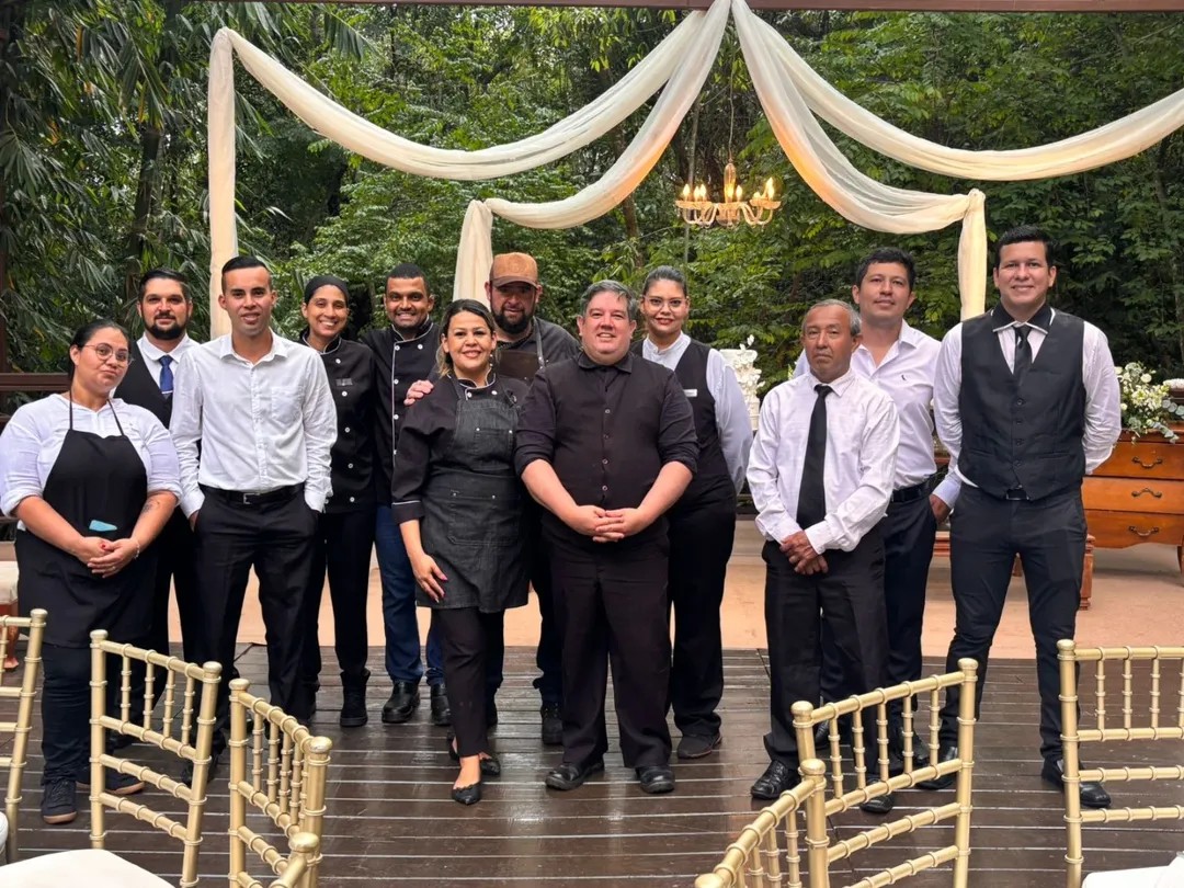 Equipe Chefe Guedes uniformizada